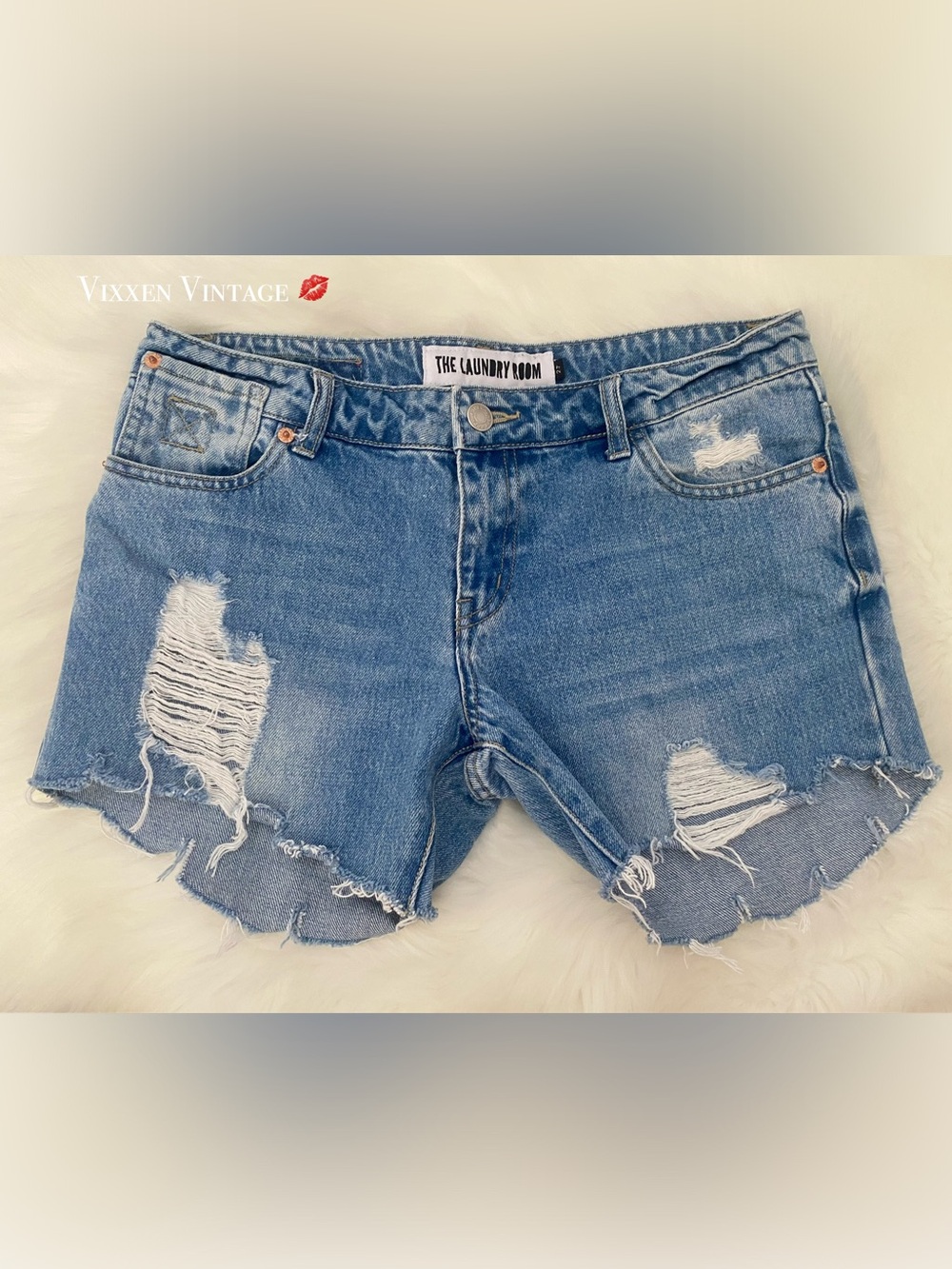 THE LAUNDRY ROOM MID-RISE DISTRESSED CUT-OFF SHORTS IN MEDIUM WASH
